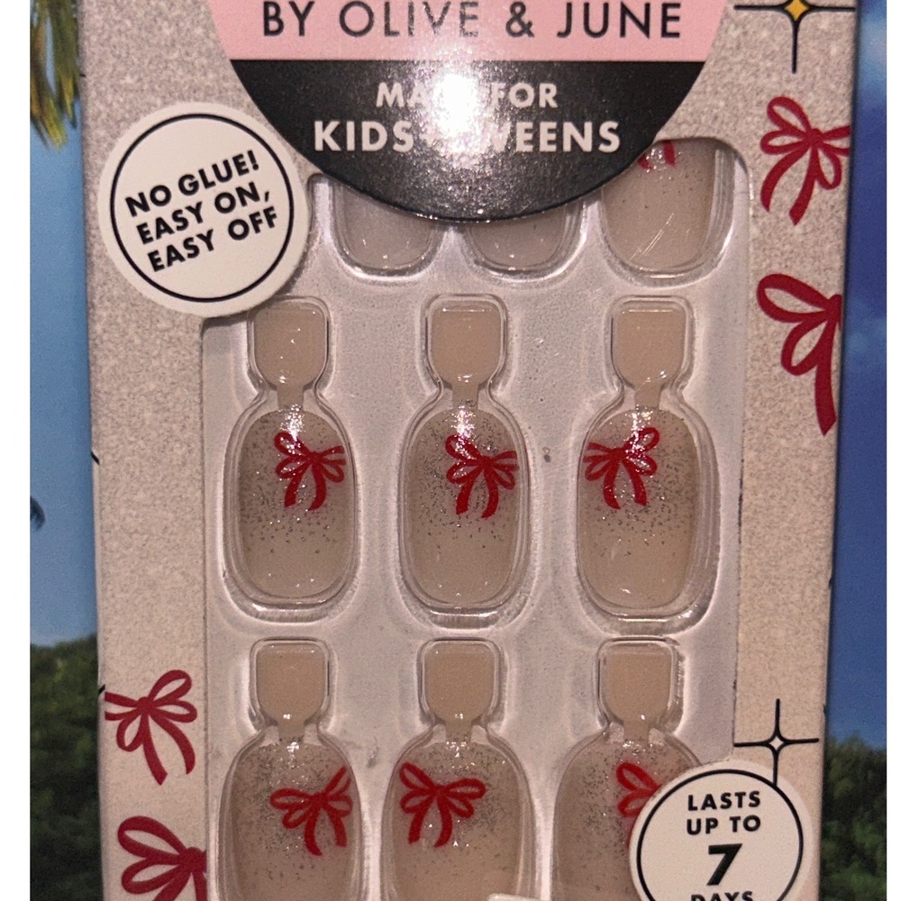 Olive & June Pressies Big Bow Energy Press On Nails Kids Tweens Round S/M 28ct